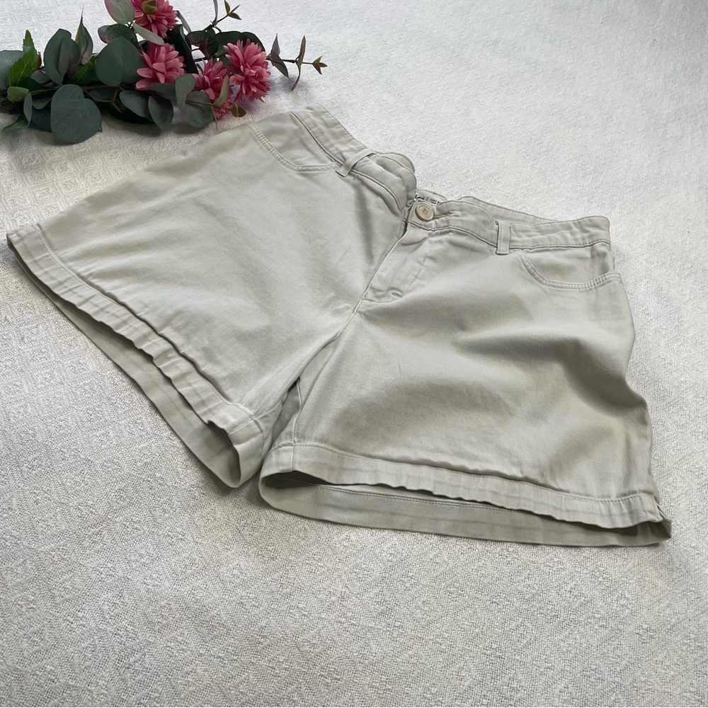 Lee Women's Light Tan Shorts~ Size 12 M
Summertime
